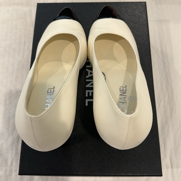 Chanel Pearl Heel Pumps - Picture 5 of 5